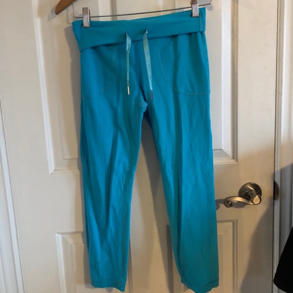 Lululemon 🍋 Crop - Picture 1 of 3